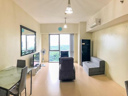 Fully Furnished 1 Bedroom Unit at The Infinity Fort Bonifacio