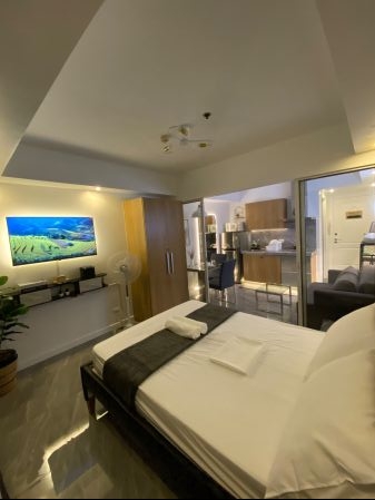 Elegant 1 Bedroom at Azure Urban Resort Residences near NAIA