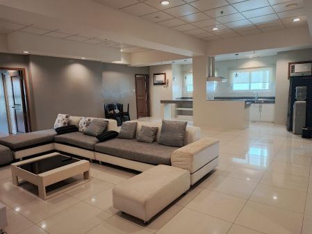 Zenith Central 4BR Penthouse Home Office Parking Cebu