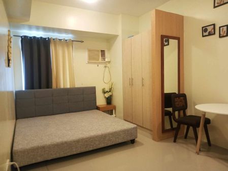 Fully Furnished Well Maintained Unit ith ready to use wifi