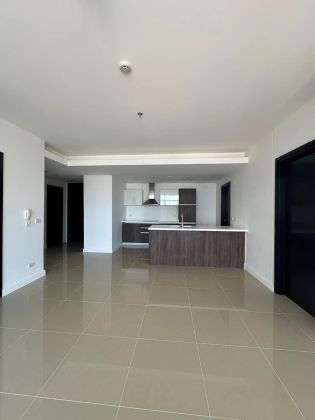 Stunning 2BR Condo with Balcony on the 43rd Floor