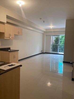 Unfurnished 2BR for Rent in Sheridan Towers Mandaluyong 