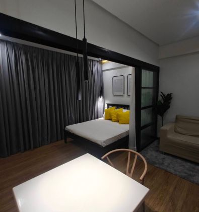 Renovated 1 Bedroom unit in Two Serendra facing amenity