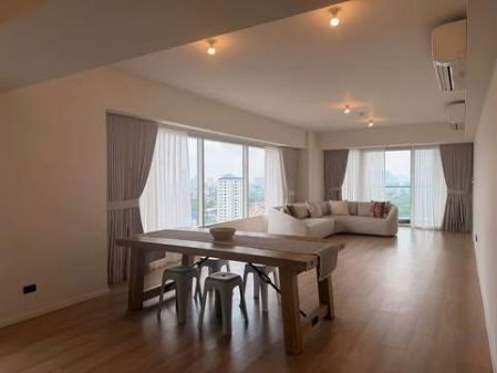 Fully Furnish Unit 3 Bedroom 3 Bathroom