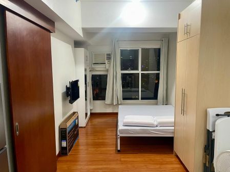 Presentable Fully Furnished Studio Unit with Parking