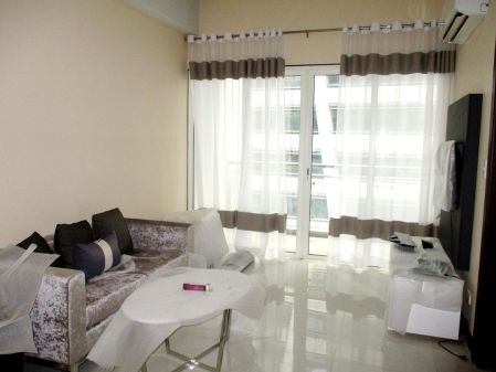 Fully Furnished 1 Bedroom Unit in Two Central near RCBC Plaza Mak