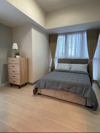 Fully Furnished 2 Bedroom Unit at Uptown Parksuites for Rent