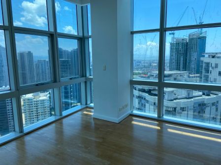 Spacious 4 Bedroom Bi Level Penthouse in Pacific Plaza Towers