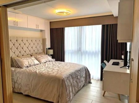 Fully Furnished 1BR Unit in Uptown Parksuites BGC for Rent