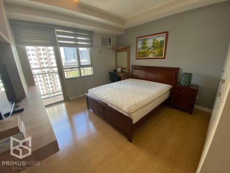 FOR LEASE  1 BR Condo Unit with Den at The Grove by Rockwell