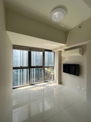 Semi Furnished 2BR in Uptown Ritz Residence  BGC