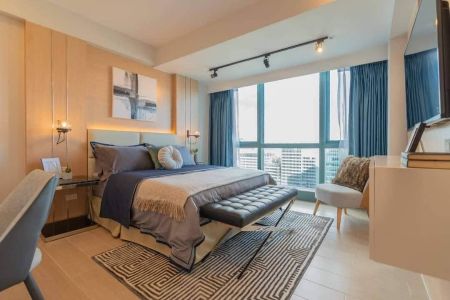 Fully Furnished 1 Bedroom in Uptown Residences