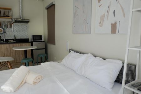 Nicely Furnished Studio Unit in Circulo Verde