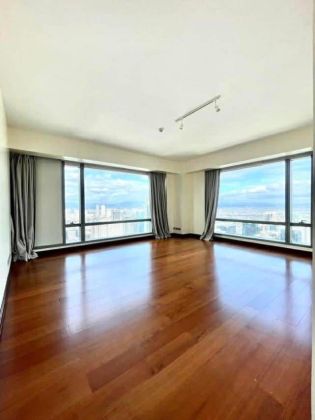 Semi Furnished 3 Bedroom Unit at Shangri La At The Fort for Rent