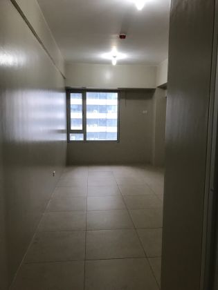 Unfurnished Studio in Avida Towers Centera