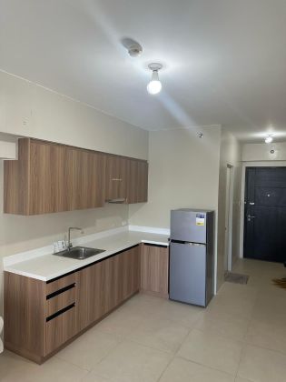 Semi furnished Studio Unit at Avida Towers Centera for Rent