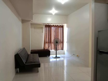 Semi Furnished 2BR Unit in Bgc