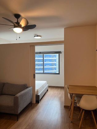 Fully Furnished 1BR the Rise Makati