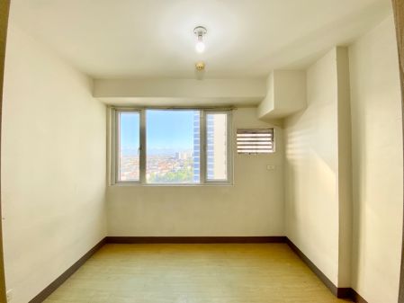Unfurnished 1BR for Rent in Ridgewood Towers Taguig
