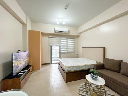 Fully Furnished Studio Unit with Balcony in The Ellis Makati
