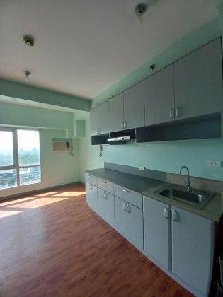 Unfurnished 1 Bedroom Unit at East of Galleria for Rent