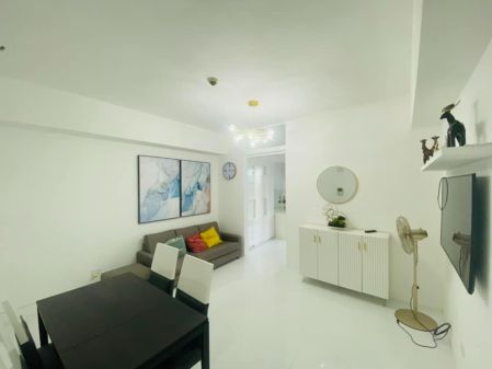 1 Bedroom with Balcony in Greenbelt Excelsior for Rent Legazpi