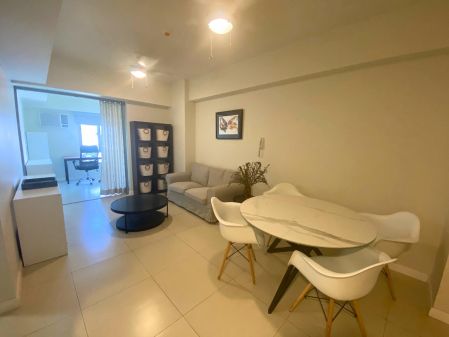 Fully Furnished 2BR Unit at The Vantage at Kapitolyo w  Parking
