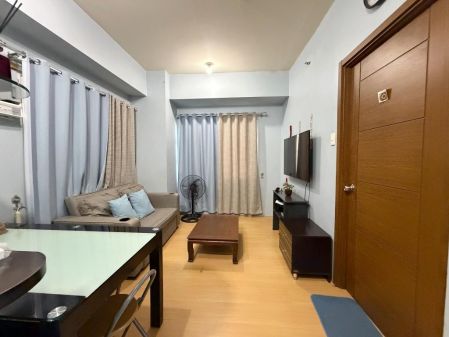 Stylish 1 Bedroom Corner Unit for Rent near DLSU in Taft Manila