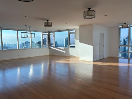 Spacious Jr Penthouse 3 Bedroom for Rent in Park Terraces Makati