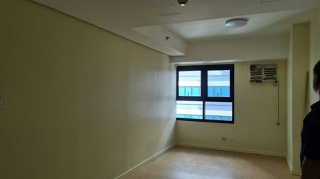 Semi Furnished 2 Bedroom for Rent in The Fort Residences BGC