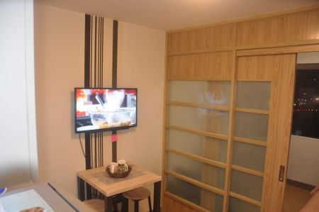 Fully Furnished 1 Bedroom Unit at Ridgewood Towers Taguig