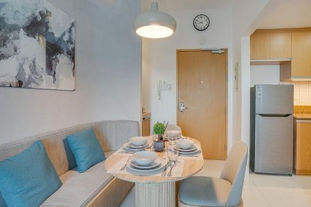 Fully Furnished 1 Bedroom Unit in Times Square West