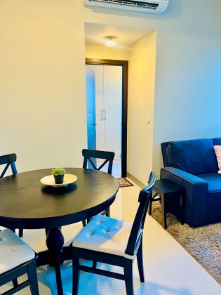 2BR Unit for Rent at Uptown Parksuites BGC 