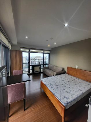 Rare Corner Unit with 2 Balconies 40th Floor Studio in Makati