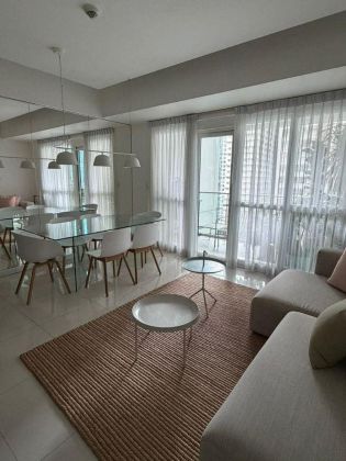 Stylish 2BR corner Unit with Balcony and Pool View Uptown Bgc