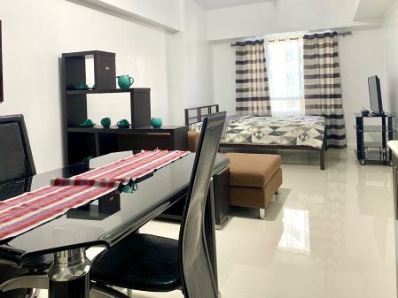 Fully Furnished Studio Condo for Rent in Senta Makati