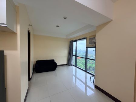 Studio Unit for Rent in McKinley Hill near Enderun