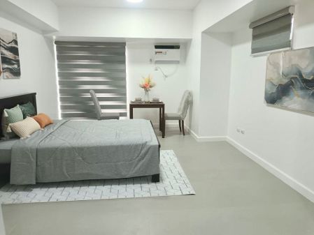 Studio Penthouse Unit with Parking for Lease in Verve