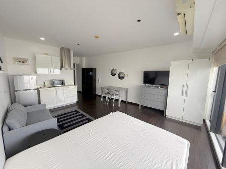 35sqm Studio Unit at 47F Knightsbridge Residences Newly Interiore