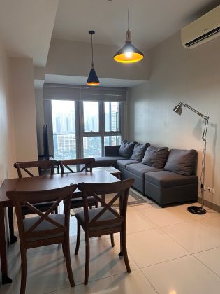 2 Bedroom for Rent in Uptown Parksuites