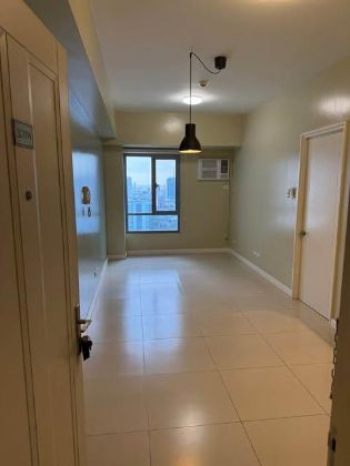 1 Bedroom Semi Furnished for Rent in the Vantage at Kapitolyo