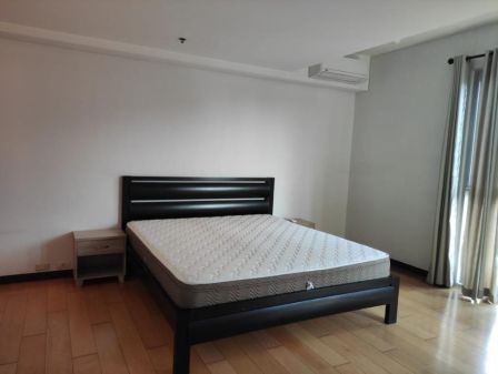 2BR Condo in East Tower One Serendra for Rent