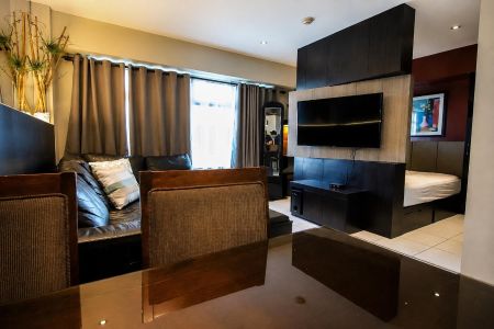Fully Furnished Studio Unit with Balcony in Two Serendra BGC