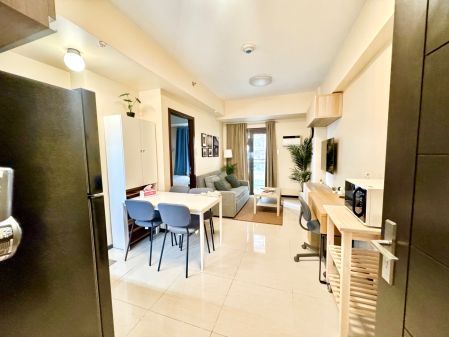 Fully Furnished 1BR with Balcony in The Radiance Manila Bay