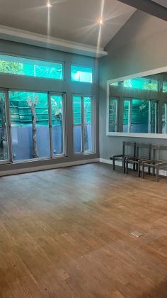 4 Bedrooms Split Level House for Rent