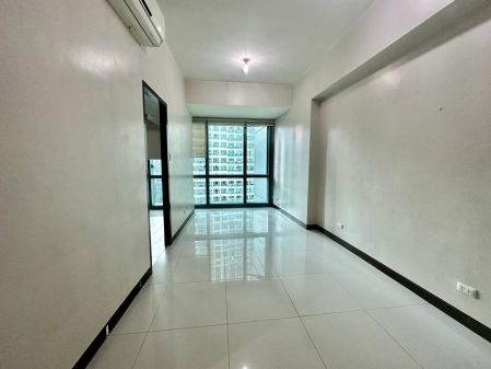 Unfurnished 1BR for Rent in 8 Forbestown Road BGC Taguig