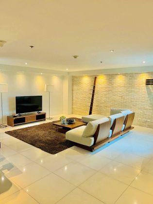 For Lease 2BR in One Serendra Palm Tower BGC