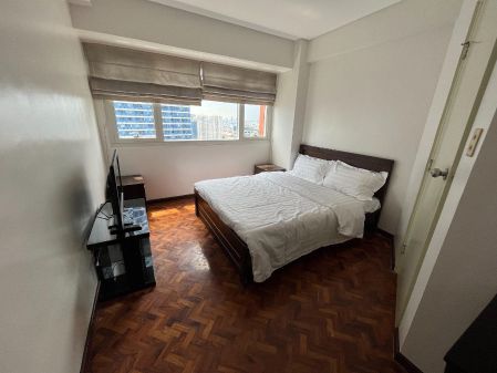 Fully Furnished 1 Bedroom Unit at The Columns Ayala Avenue