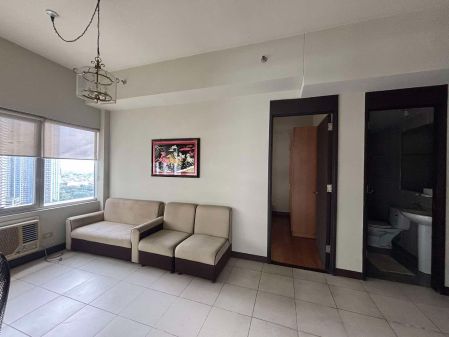2 Bedroom Unit in Fairways Tower Bgc for Rent