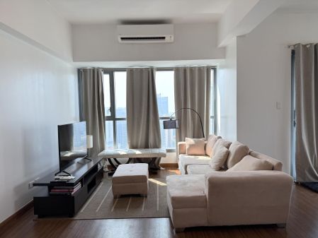 2 Bedroom with Balcony for Rent in Shang Salcedo Place